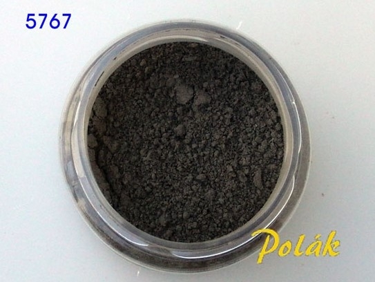 5767 Pigment práškový - mokrá zemina tmavá, Polák model