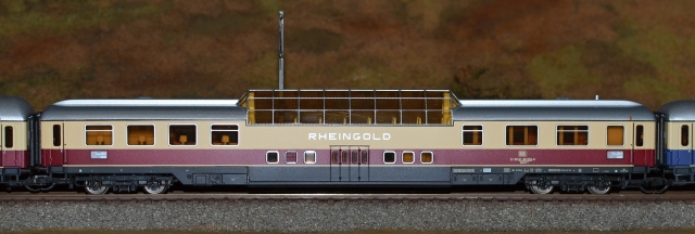 16551 vyhliadkový osobný vagón Rheingold Express / TEE DB, Tillig TT