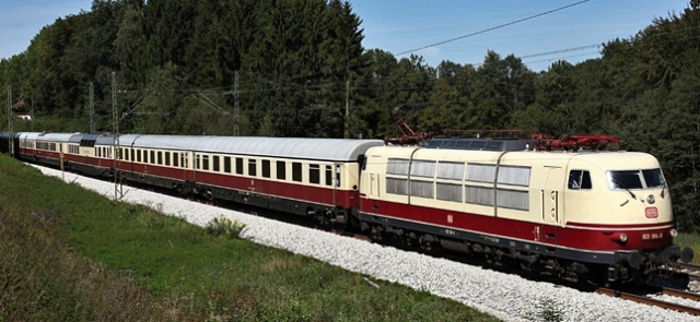 16551 vyhliadkový osobný vagón Rheingold Express / TEE DB, Tillig TT
