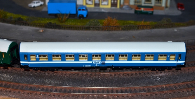 16407 Osobný vagón 2.triedy Typ Y/B 70 MAV, Tillig TT