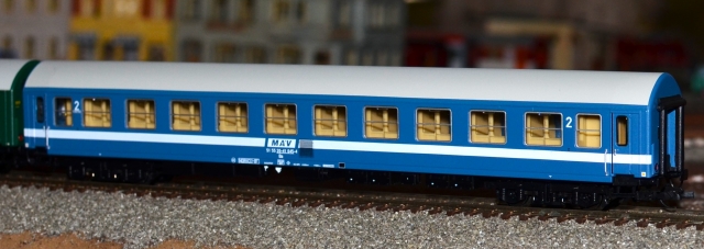 16407 Osobný vagón 2.triedy Typ Y/B 70 MAV, Tillig TT