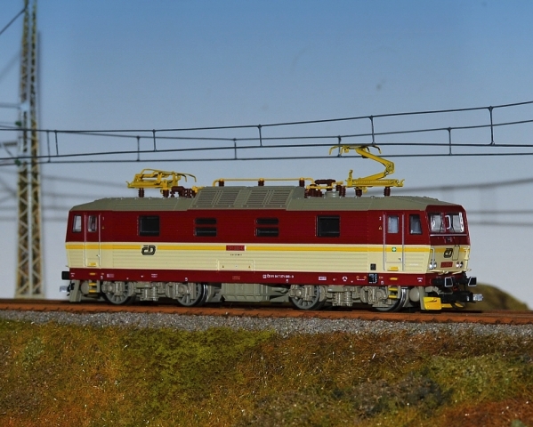 32930 Elektrická lokomotíva BR 372 ČD