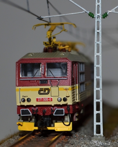 32930 Elektrická lokomotíva BR 372 ČD