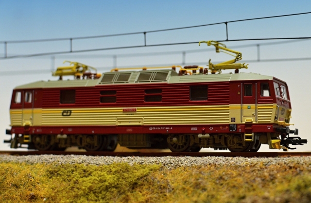 32930 Elektrická lokomotíva BR 372 ČD
