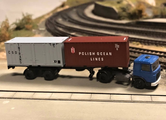 08718 MAN F7/F8 s nákladom kontajnerov, Tillig TT