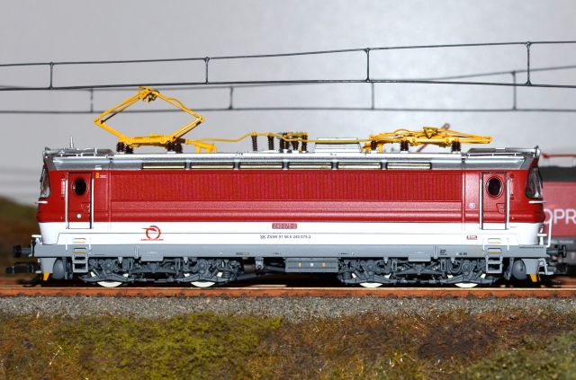 BR 240 Elektrická lokomotíva Laminátka ZSSK, SOUND, PIKO 47545 TT