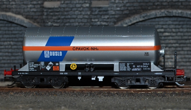 15007 cisternový vagón Zagks DUSLO SK, Tillig TT
