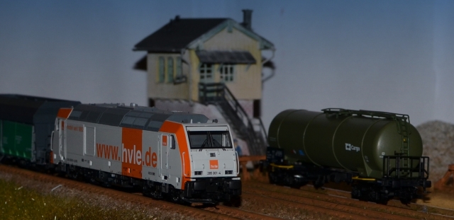 04932 DIESELOVÁ LOKOMOTÍVA BR 285 TRAXX HVLE, Tillig TT
