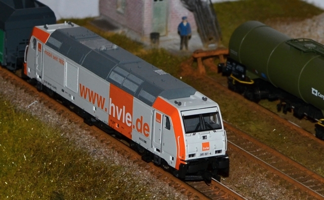 04932 DIESELOVÁ LOKOMOTÍVA BR 285 TRAXX HVLE, Tillig TT