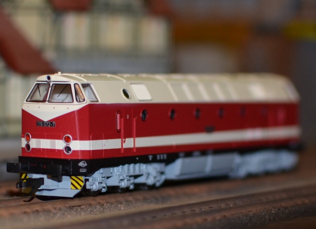 02780 Dieselová lokomotíva DR radu BR 119 