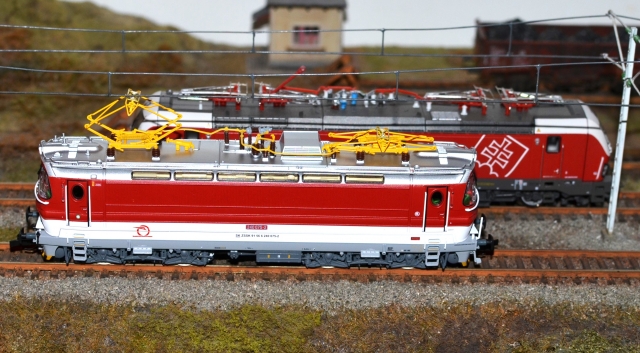 BR 240 Elektrická lokomotíva Laminátka ZSSK, PIKO 47544 TT