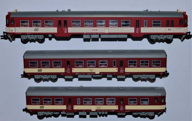 SET ČD 842-004 Motorový vozeň + vagóny CD 943-002 a CD 043-032, MTB TT