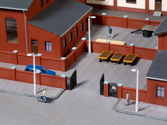 43665 tehlový plot s bránou, Auhagen TT