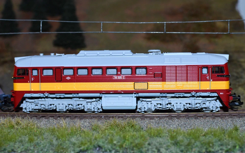 7390002 Dieselová lokomotíva 781 505-3, ROCO TT, SOUND