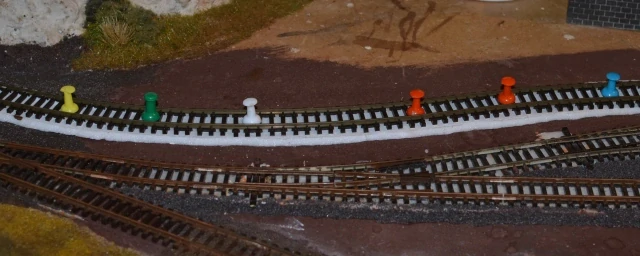 83125 FLEXI KOĽAJ - DREVENÉ PRAŽCE